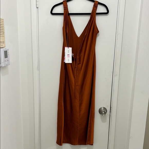 Elegant Orange Sleeveless Dress - Picture 3 of 5